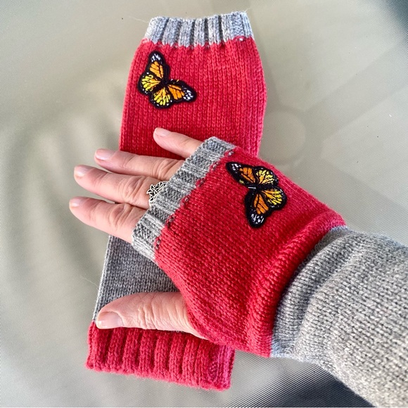 A PERFECT Christmas Gift for Butterfly lovers ! Great warm fingerless Gloves !🦋 - Picture 1 of 8